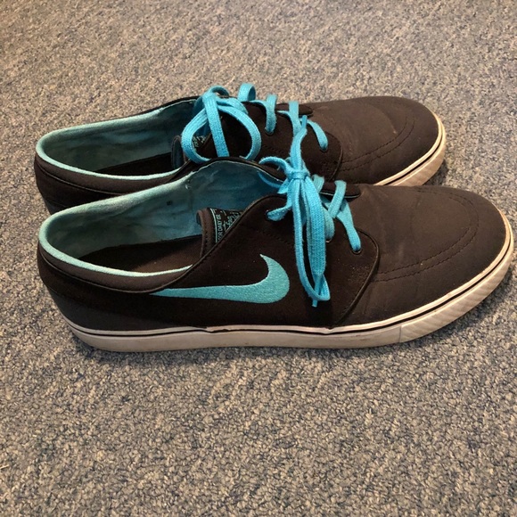 Nike Skate Shoes - Picture 2 of 4